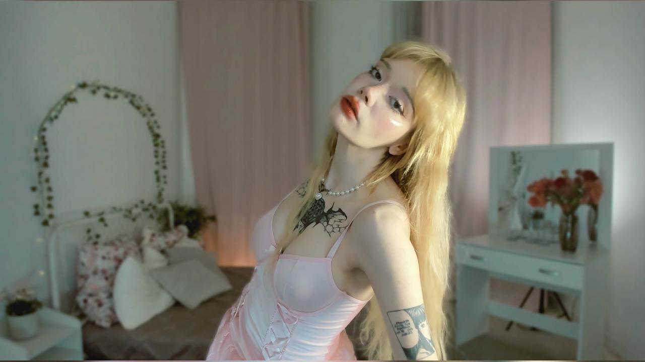 Webcam chat profile for SweetMell: Leather