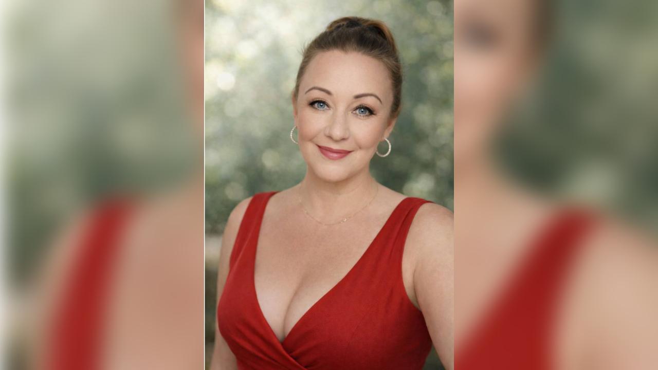 Webcam chat profile for LunaChic: Books/Reading