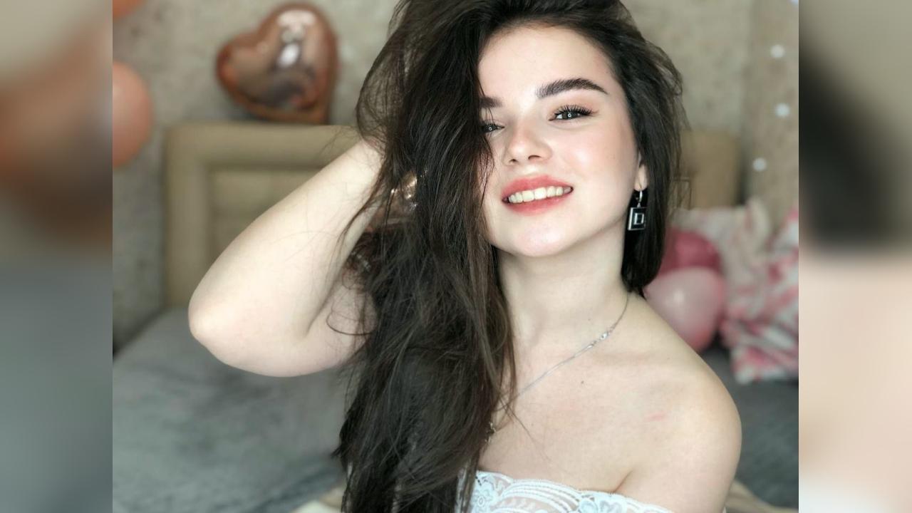 Webcam chat profile for SamyaX: Legs, feet & shoes