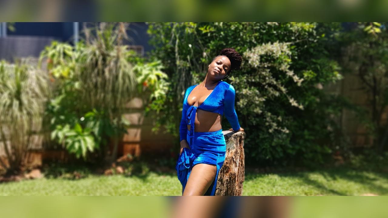 Webcam chat profile for CoochieGirl: Exhibition