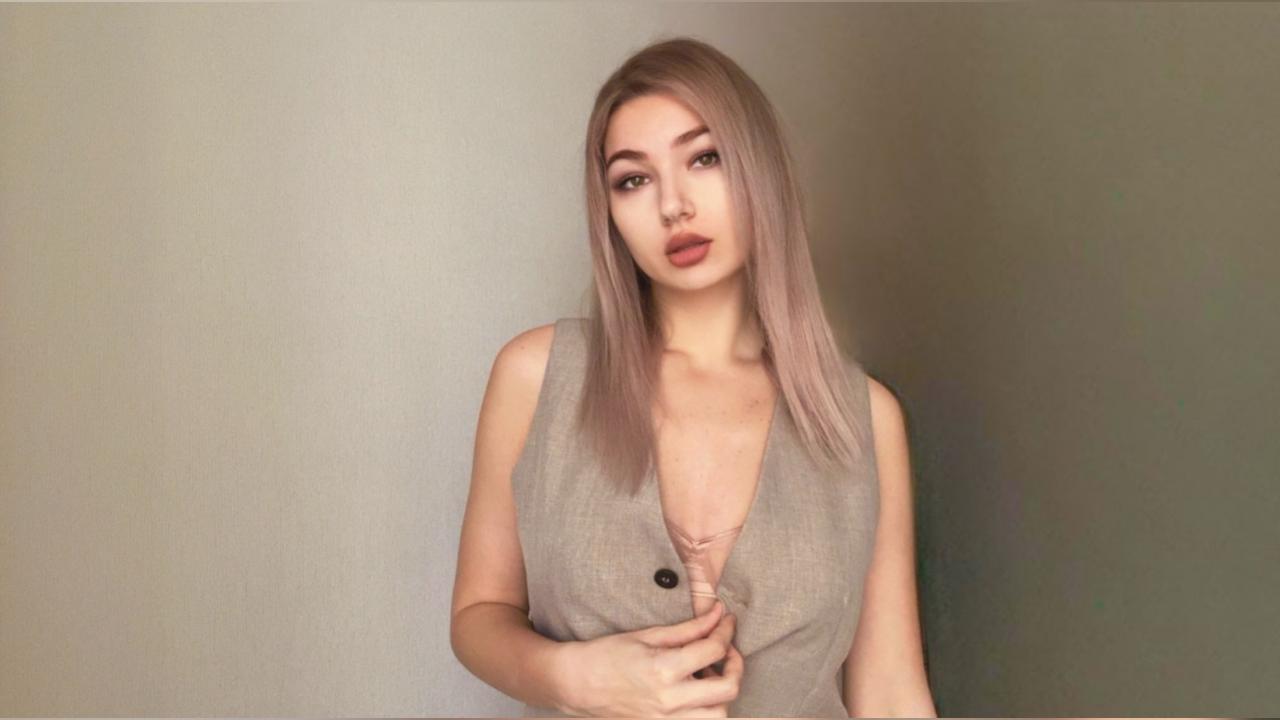 Webcam chat profile for JanyLaski: Travel