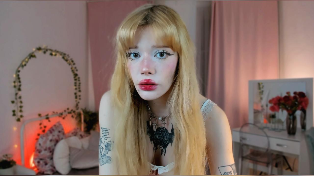 Webcam chat profile for SweetMell: Leather