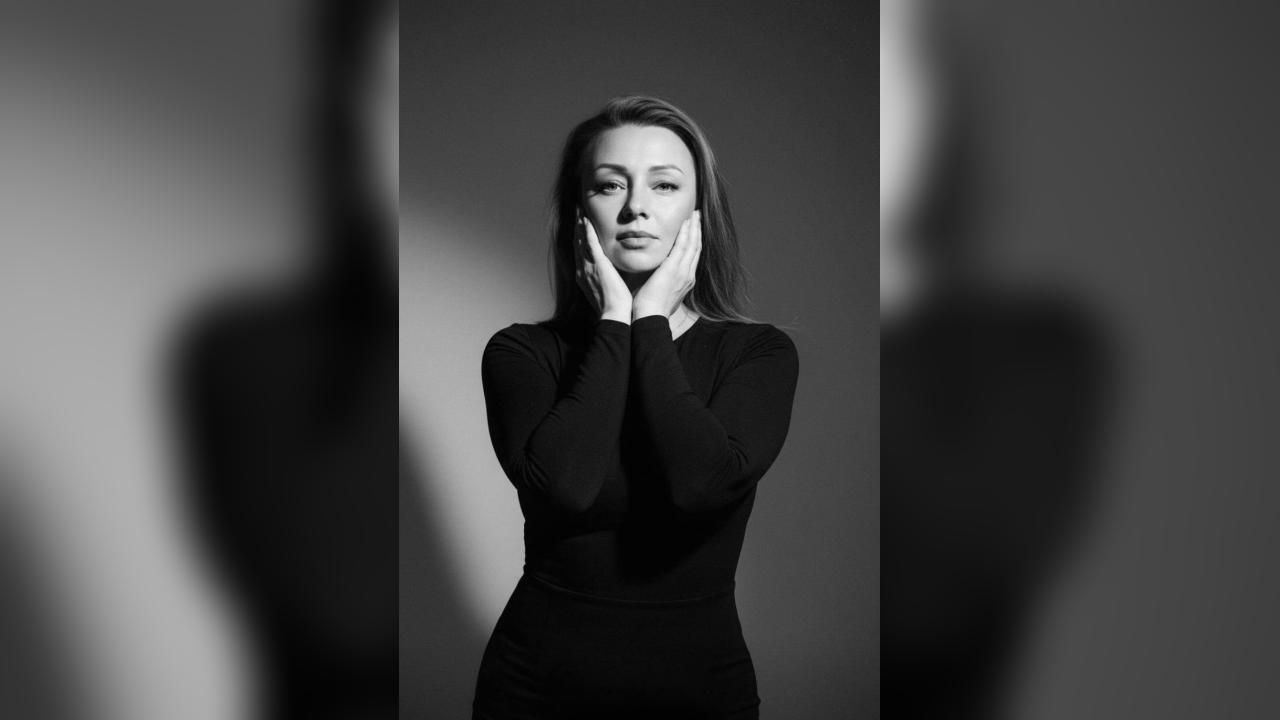 Webcam chat profile for LunaChic: Books/Reading