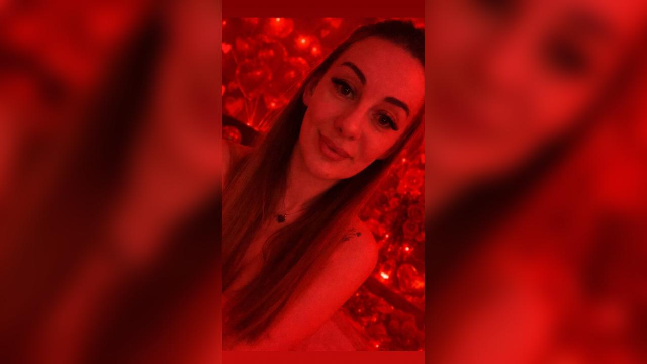 Webcam chat profile for SunnyDrive: Outfits