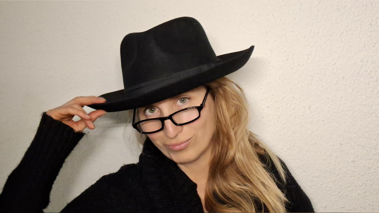 Webcam chat profile for SandyForYou: Dancing