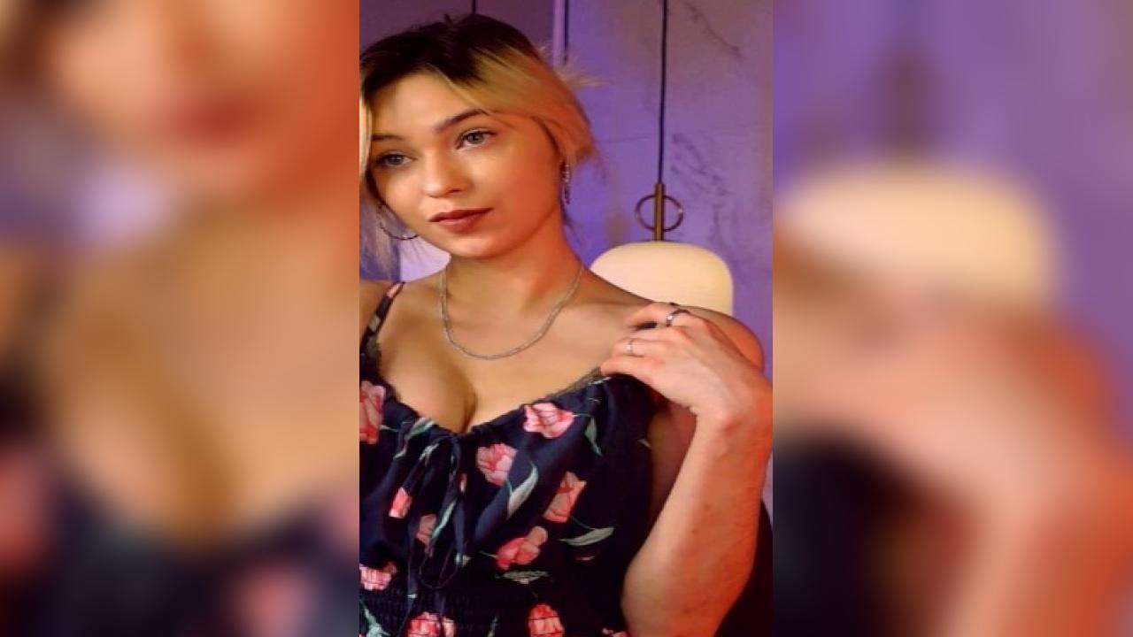 Webcam chat profile for AlysiaSun: Legs, feet & shoes