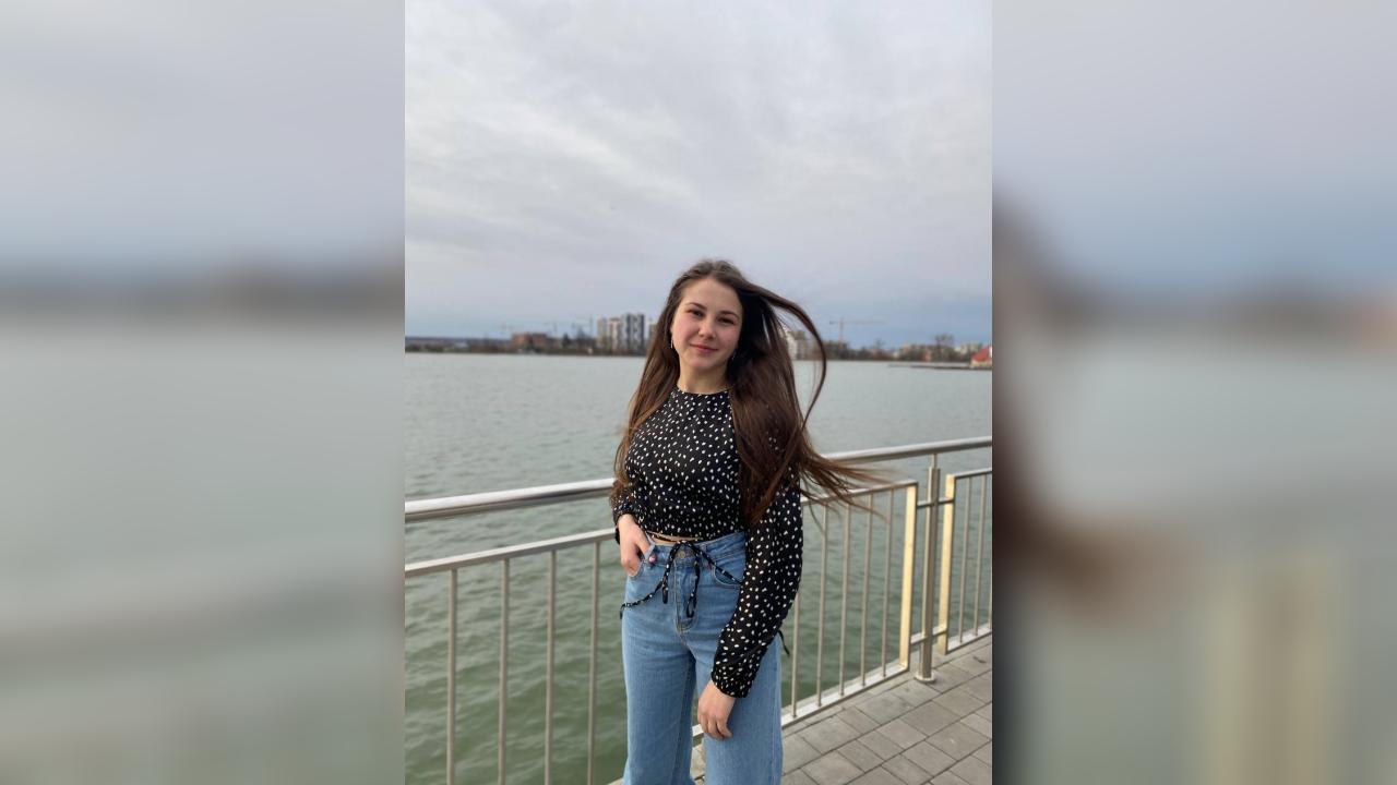 Webcam chat profile for FlowerGirl18: Outdoor Activities