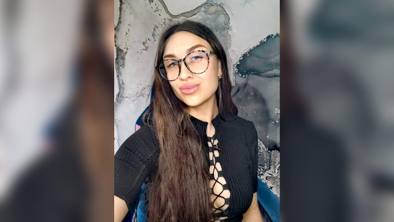 Webcam chat profile for BonnieFanny: Legs, feet & shoes