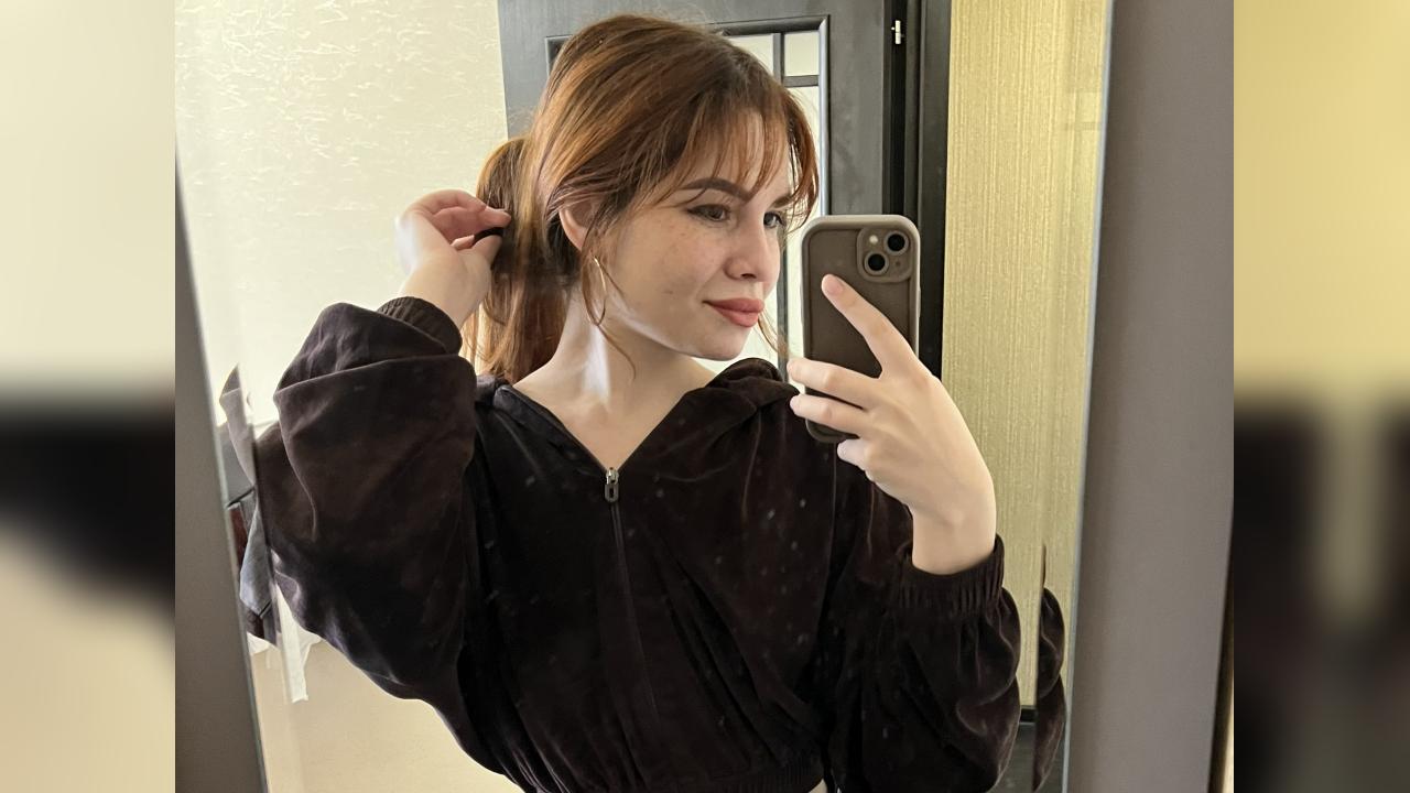 Webcam chat profile for AngelicaS37: Legs, feet & shoes