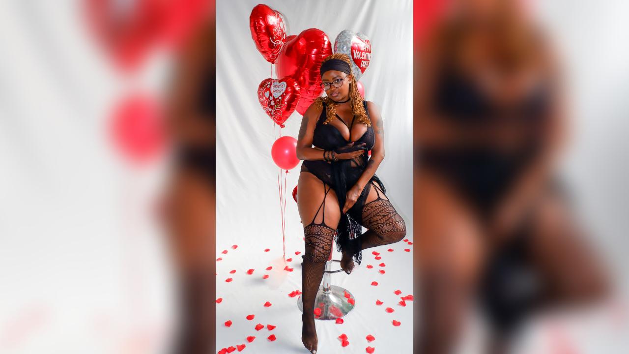 Webcam chat profile for cutebustybabe25: Legs, feet & shoes