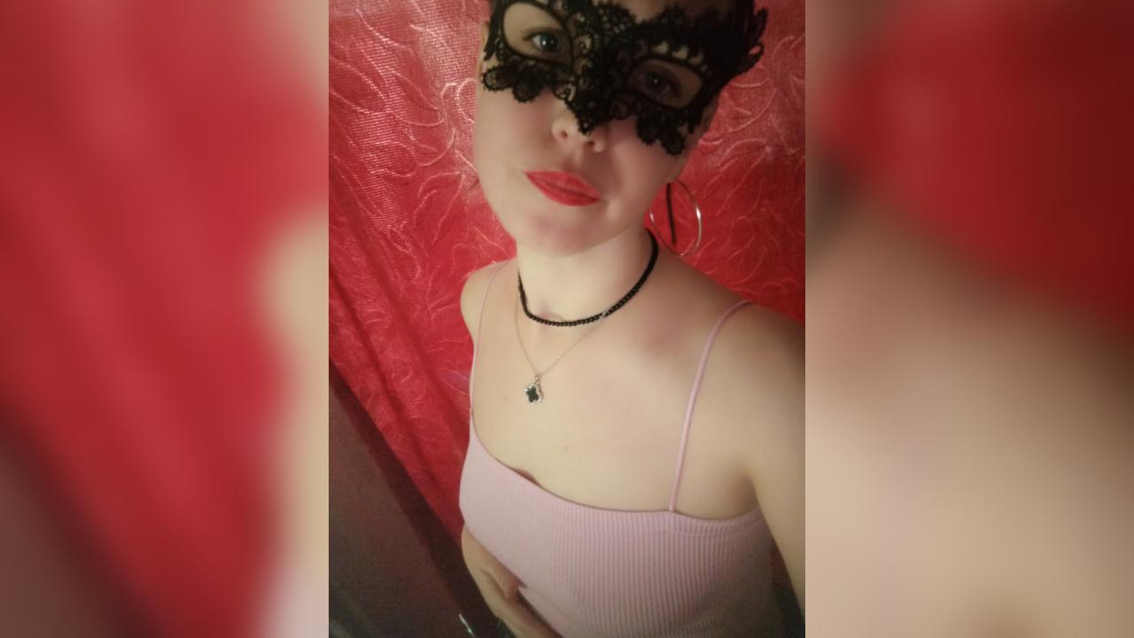 Webcam chat profile for AlianaRose: Piercings & tattoos