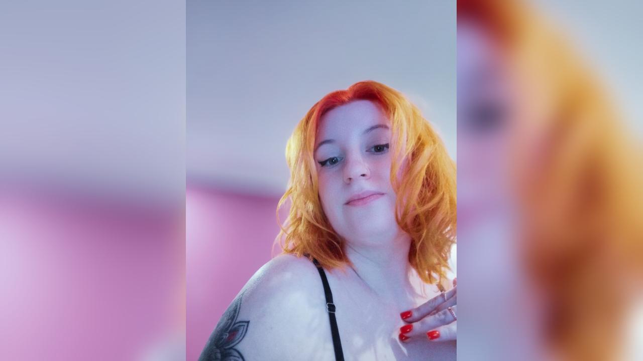 Webcam chat profile for Emilia