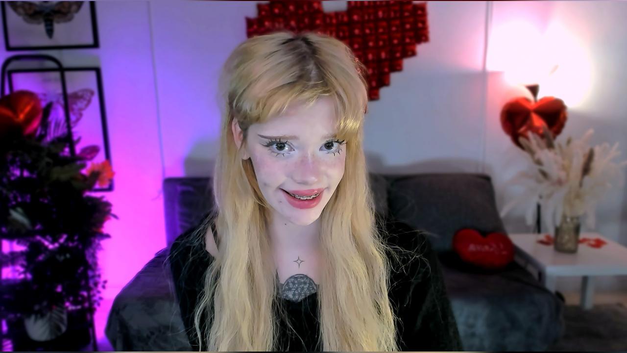 Webcam chat profile for SweetMell: Leather