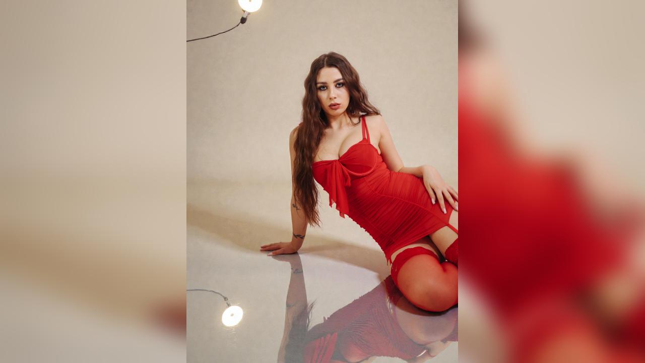 Webcam chat profile for SweetCherryy: Legs, feet & shoes