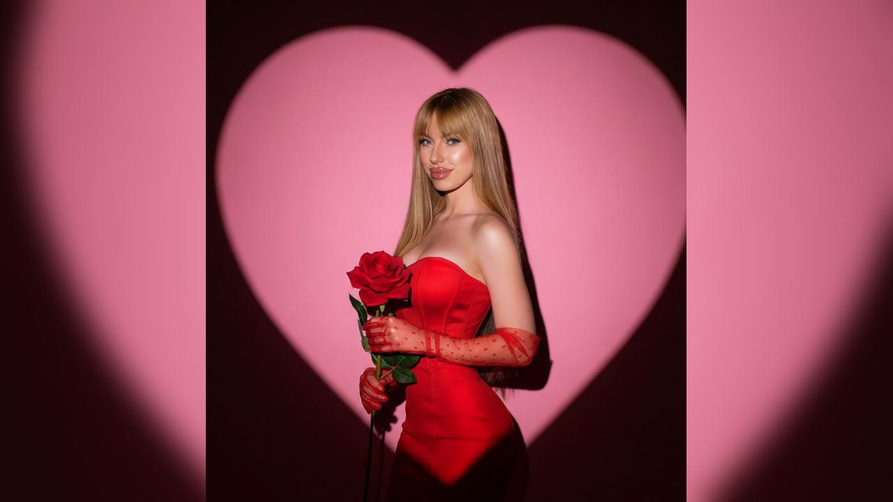 Webcam chat profile for Rinae: Legs, feet & shoes