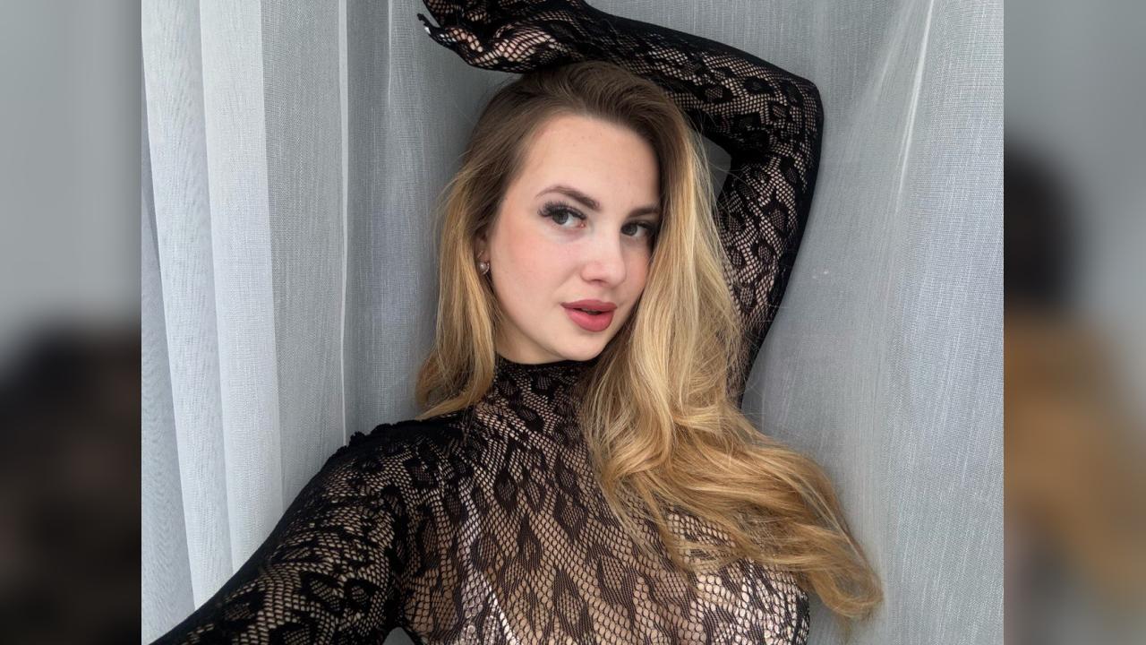 Webcam chat profile for MissTemptation1: Exhibition