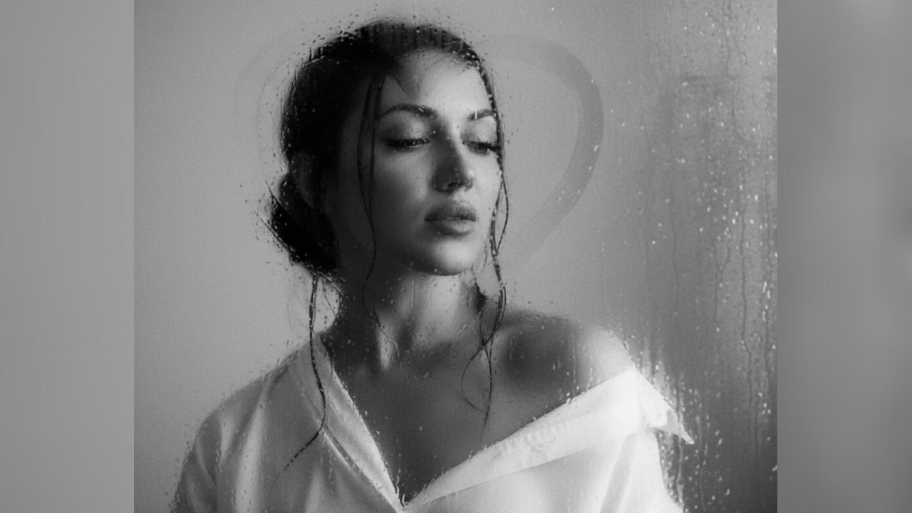 Webcam chat profile for SweetTi: Legs, feet & shoes