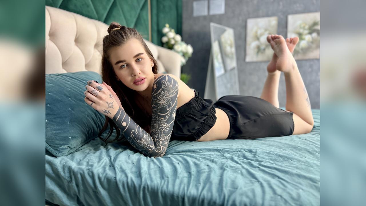 Webcam chat profile for HanaT89: Legs, feet & shoes