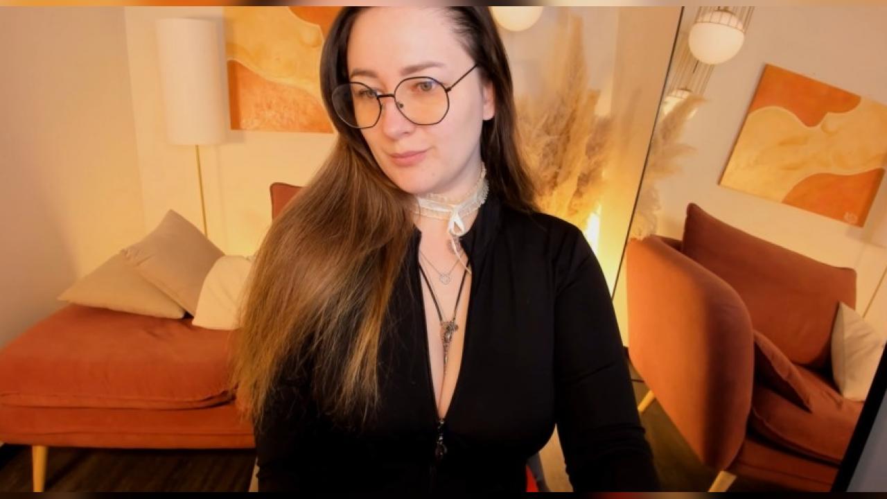 Webcam chat profile for EmmaBloomm: Dominatrix