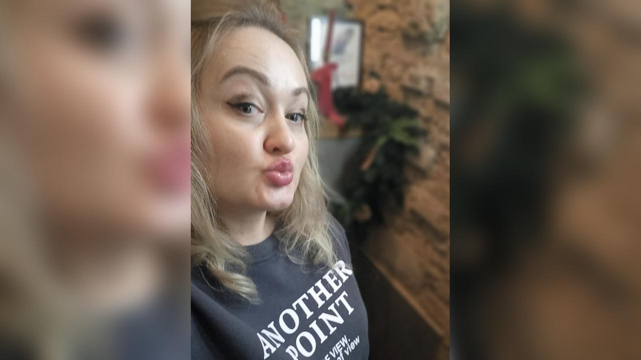 Webcam chat profile for AlessaShy: Strip-tease