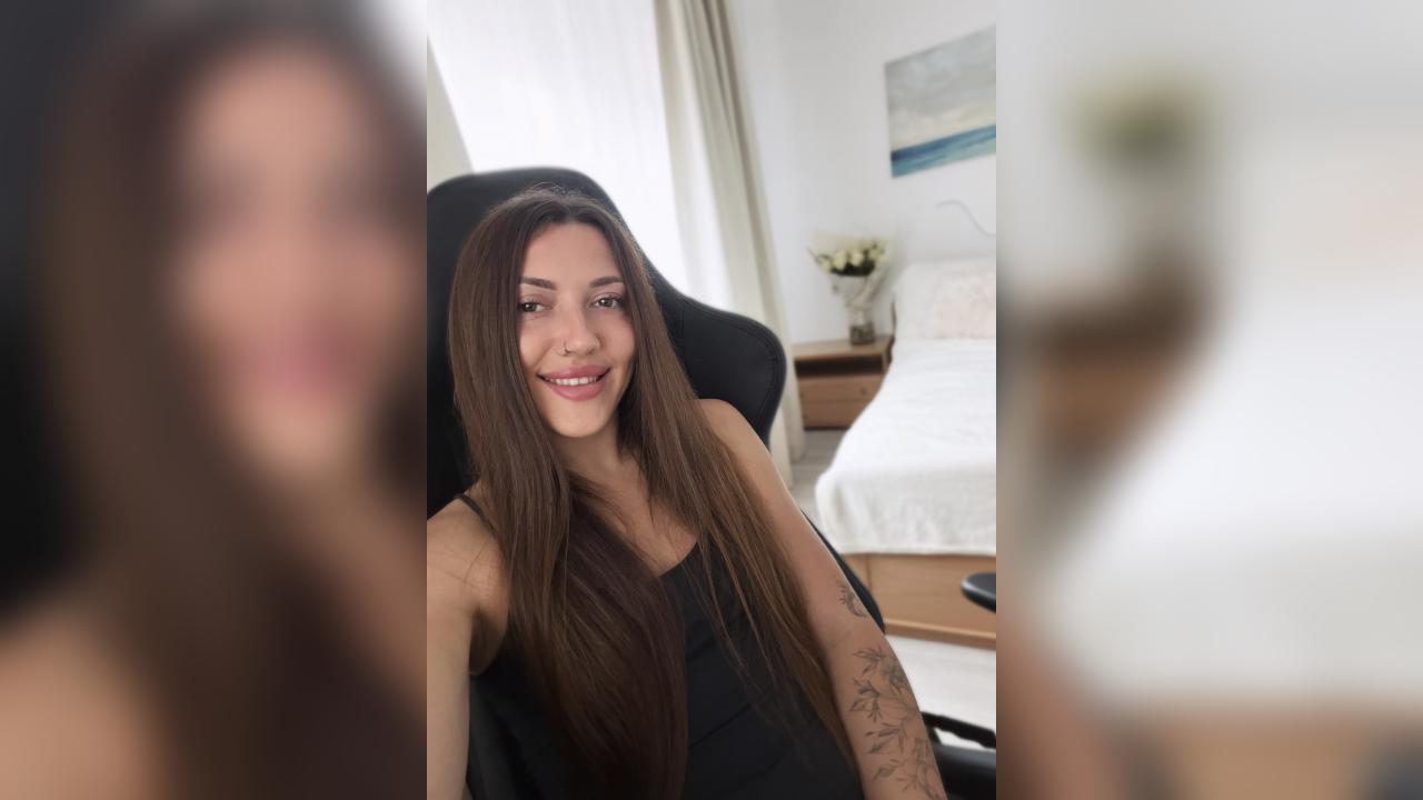 Webcam chat profile for SweetTi: Legs, feet & shoes