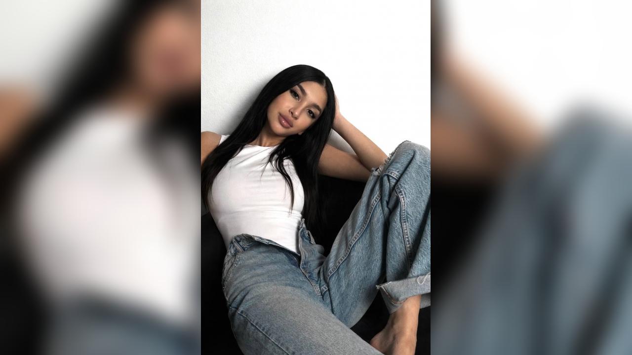 Webcam chat profile for MayaSun: Cooking