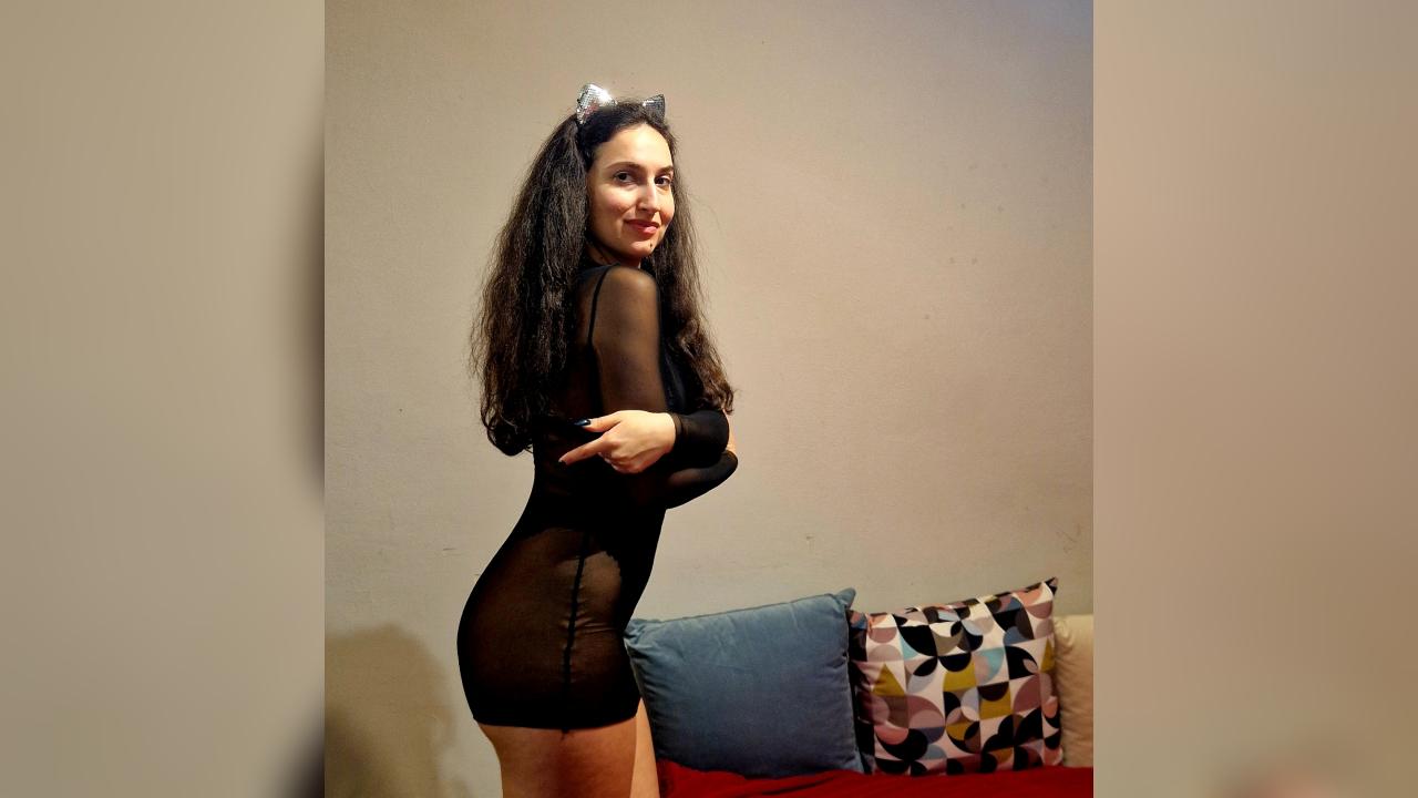 Webcam chat profile for QueenIssaBel