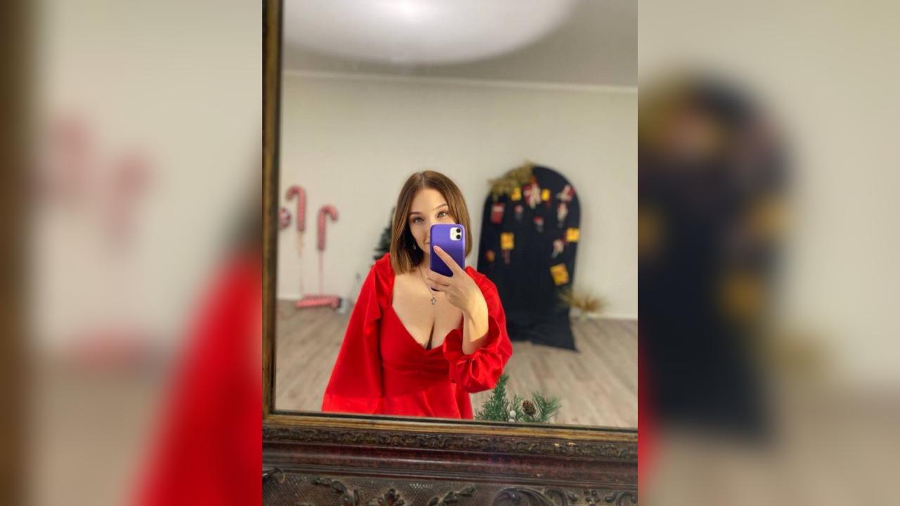 Webcam chat profile for MissElina111: Outfits