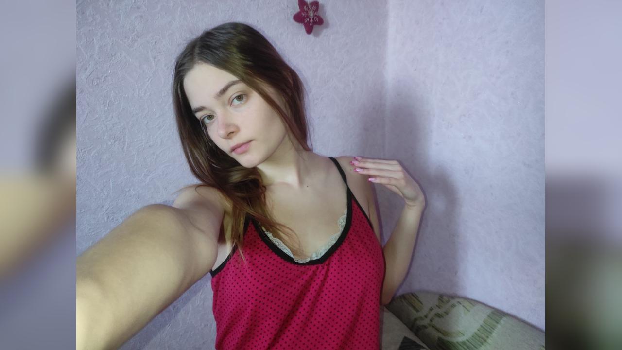 Webcam chat profile for NaughtyEmily: Nails