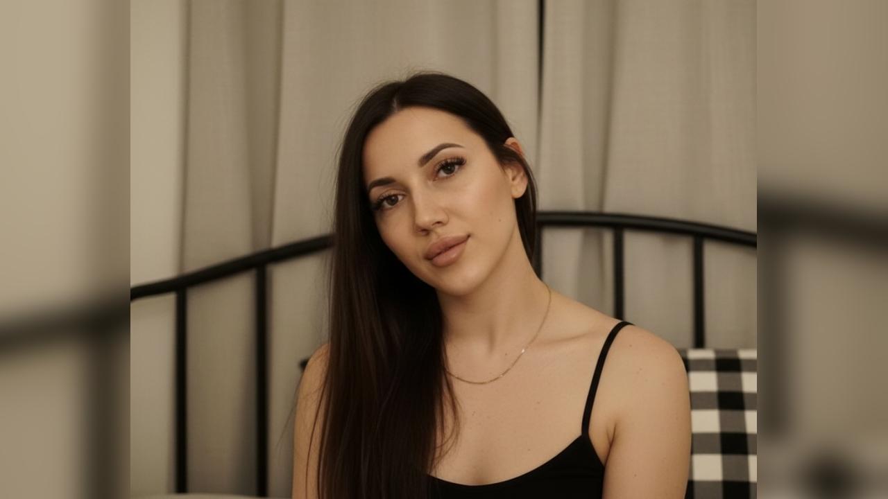 Webcam chat profile for SweetTi: Legs, feet & shoes