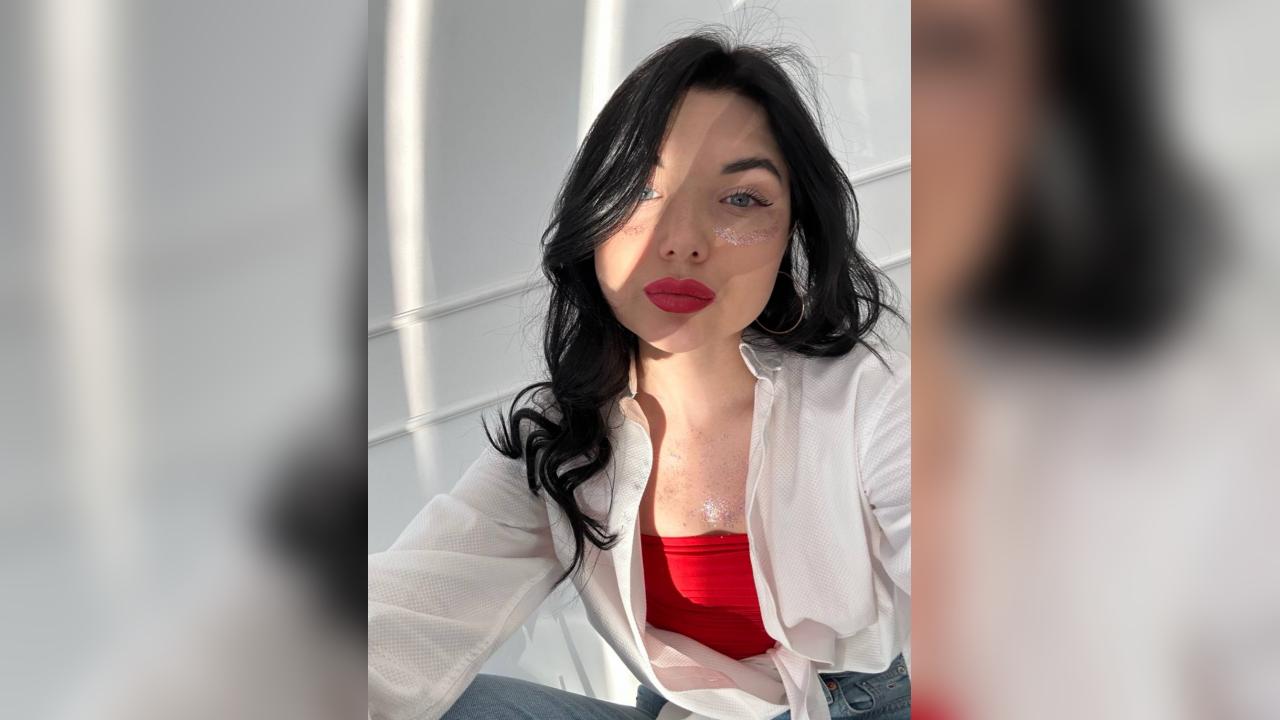 Webcam chat profile for Elari1s: Travel