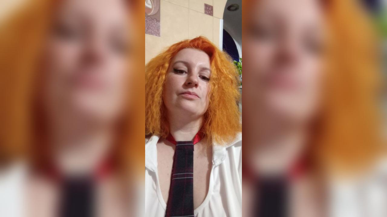 Webcam chat profile for Emilia