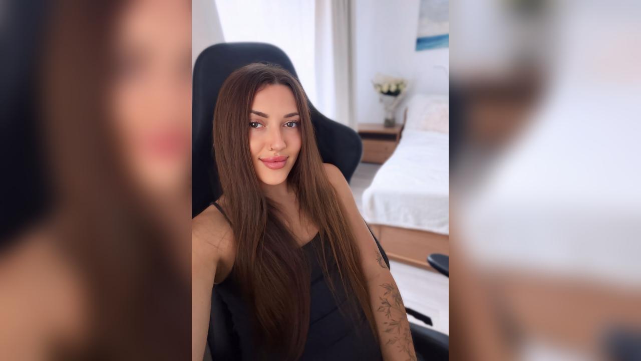 Webcam chat profile for SweetTi: Legs, feet & shoes