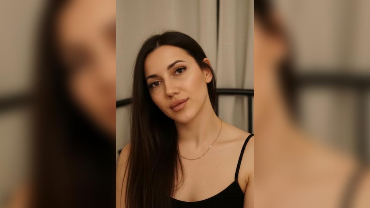 Webcam chat profile for SweetTi: Legs, feet & shoes