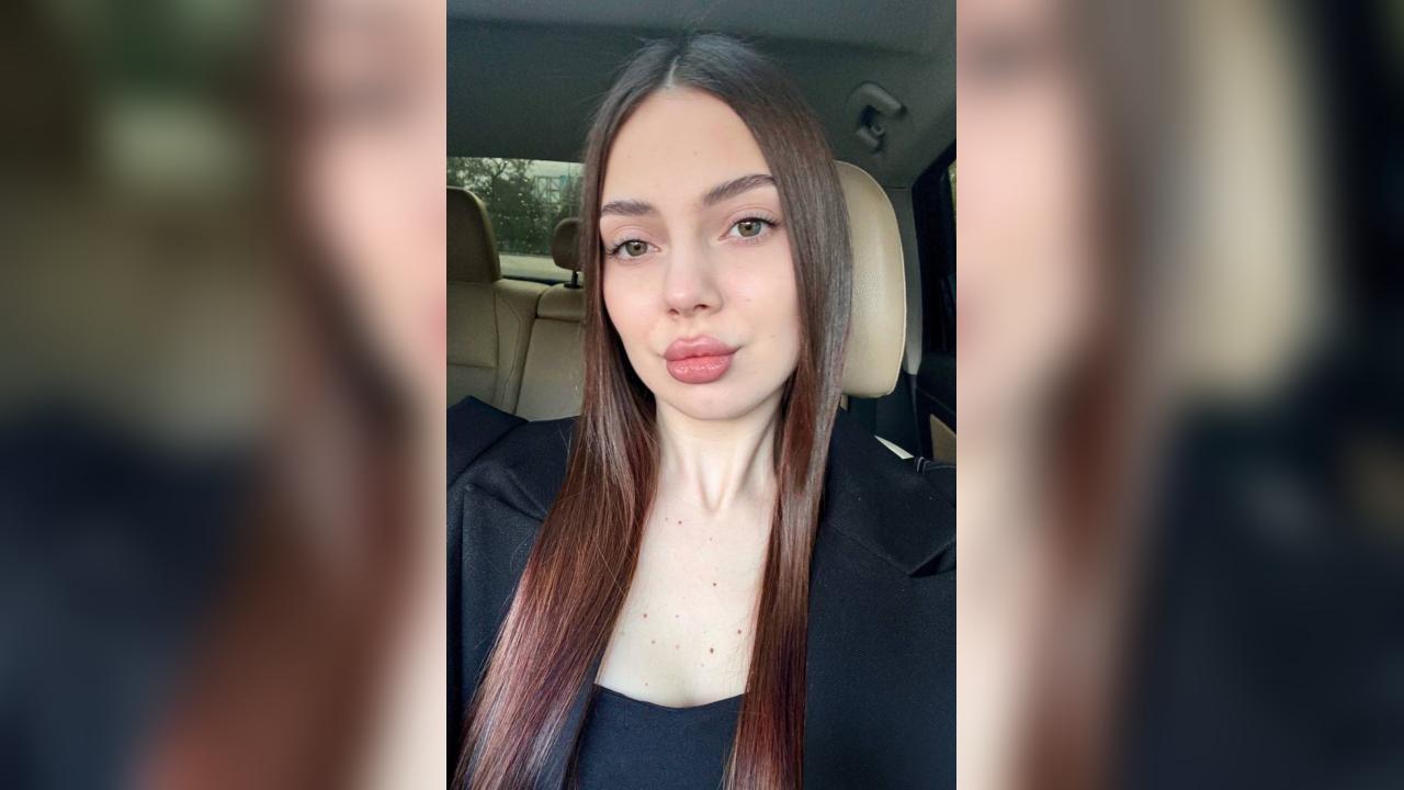 Webcam chat profile for 1Doll