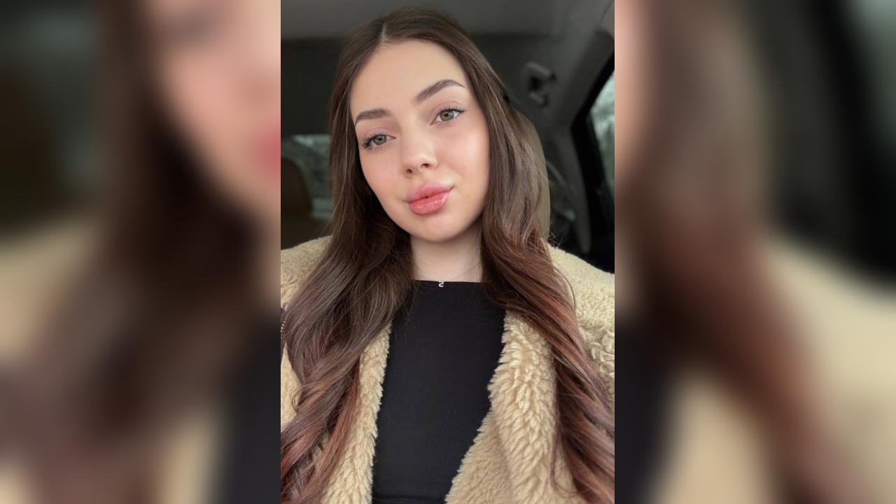 Webcam chat profile for 1Doll