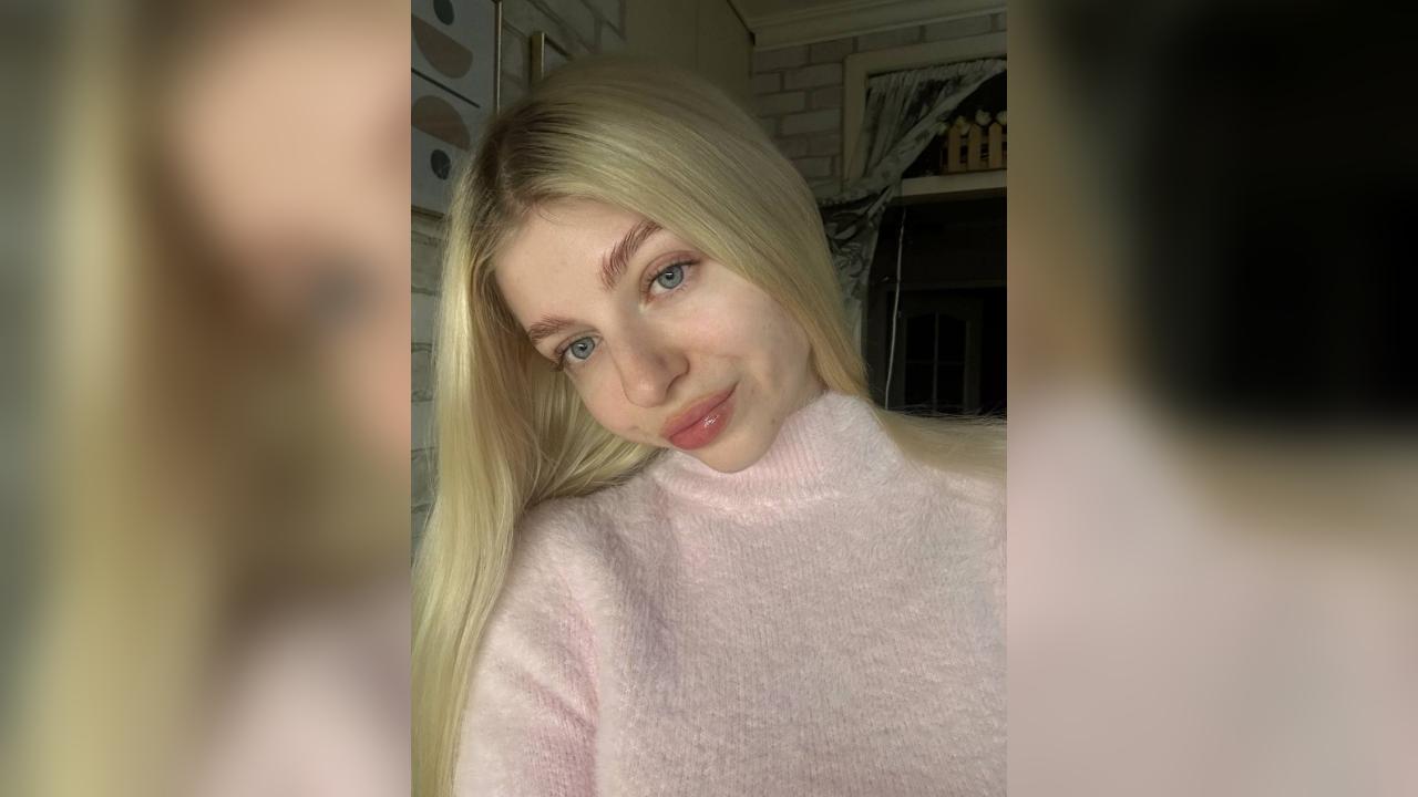 Webcam chat profile for Elunor: Ask about my Hobbies