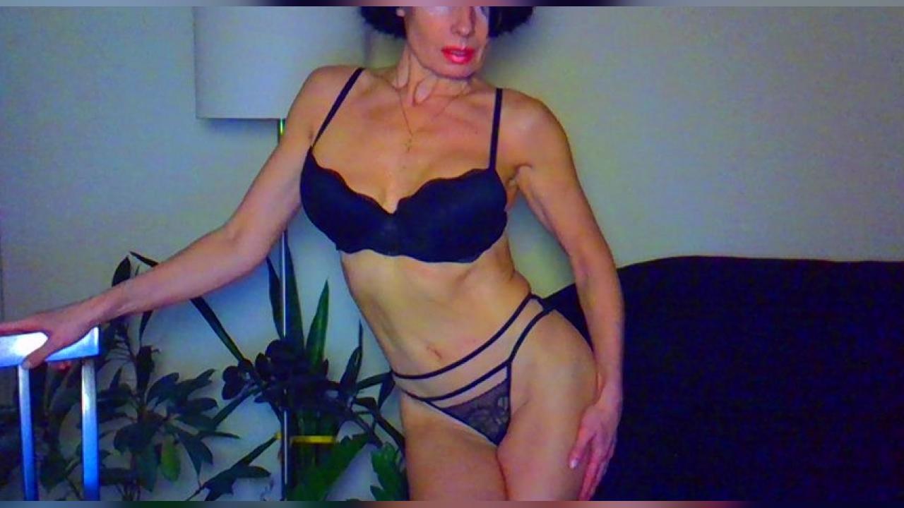 Webcam chat profile for AdorableAnna: Legs, feet & shoes