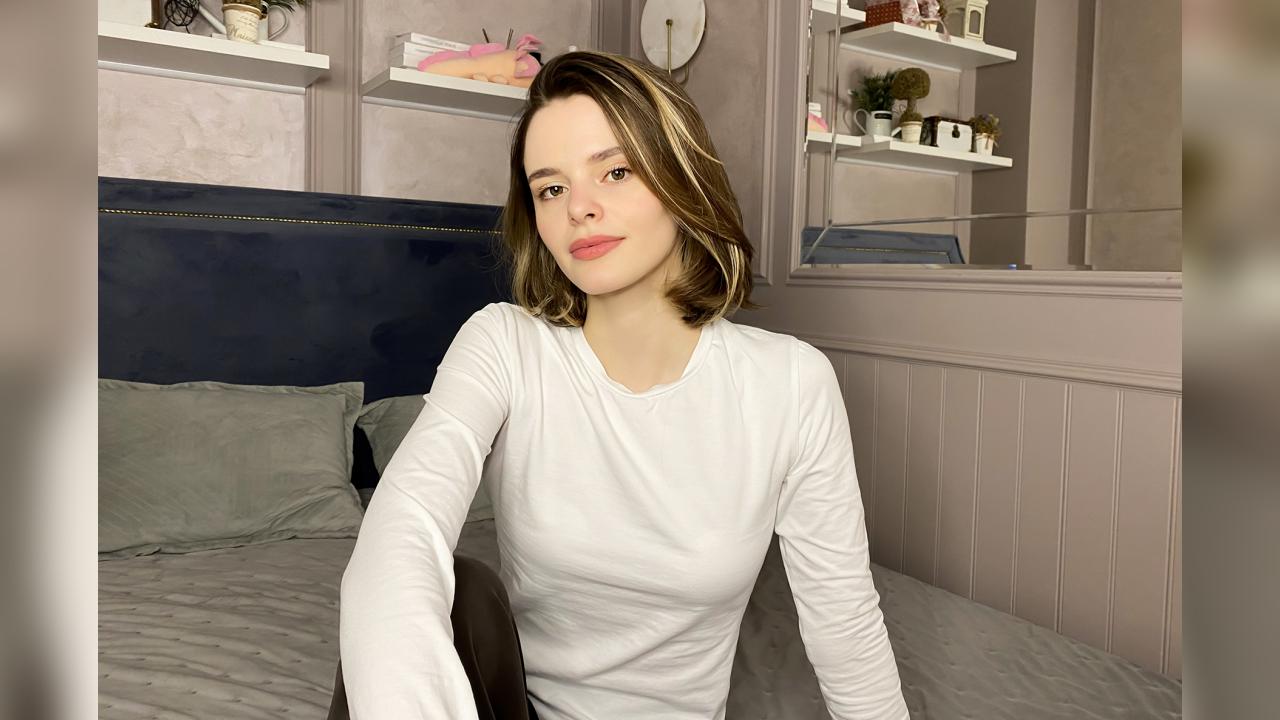 Webcam chat profile for StellaH56: Legs, feet & shoes