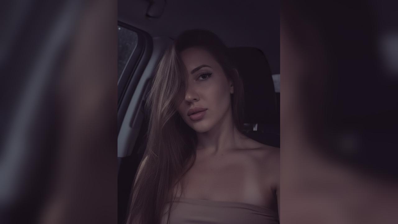 Webcam chat profile for SweetTi: Legs, feet & shoes