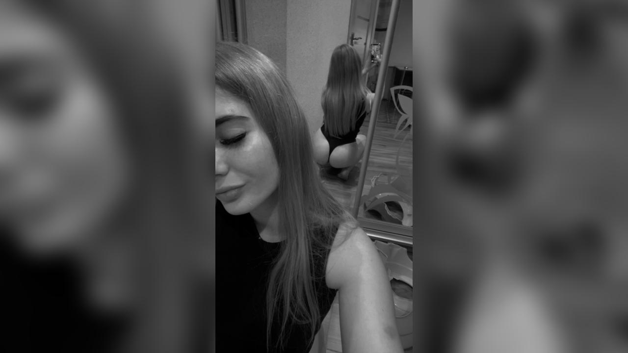 Webcam chat profile for SweetLiiliana