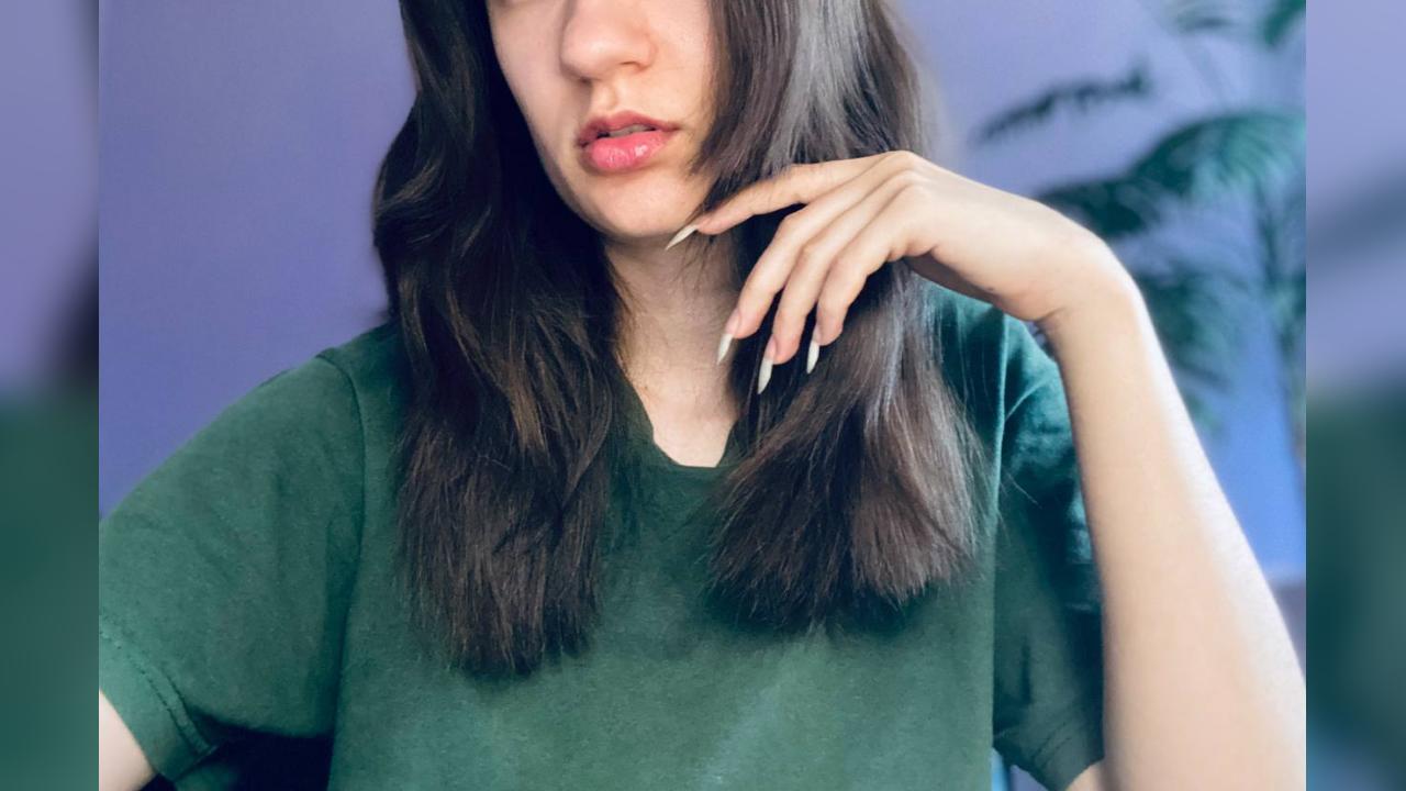 Webcam chat profile for MissSunnyXO: Legs, feet & shoes