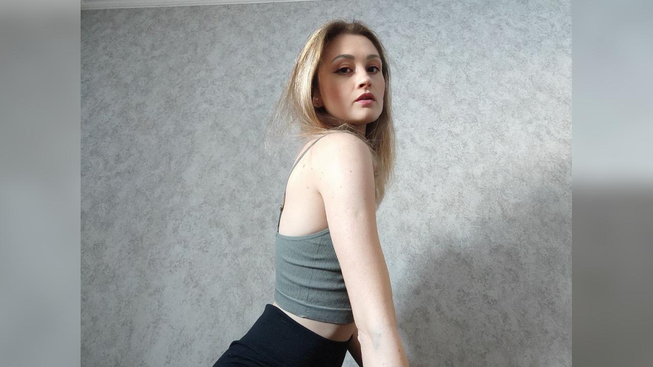 Webcam chat profile for Amarella: Dancing