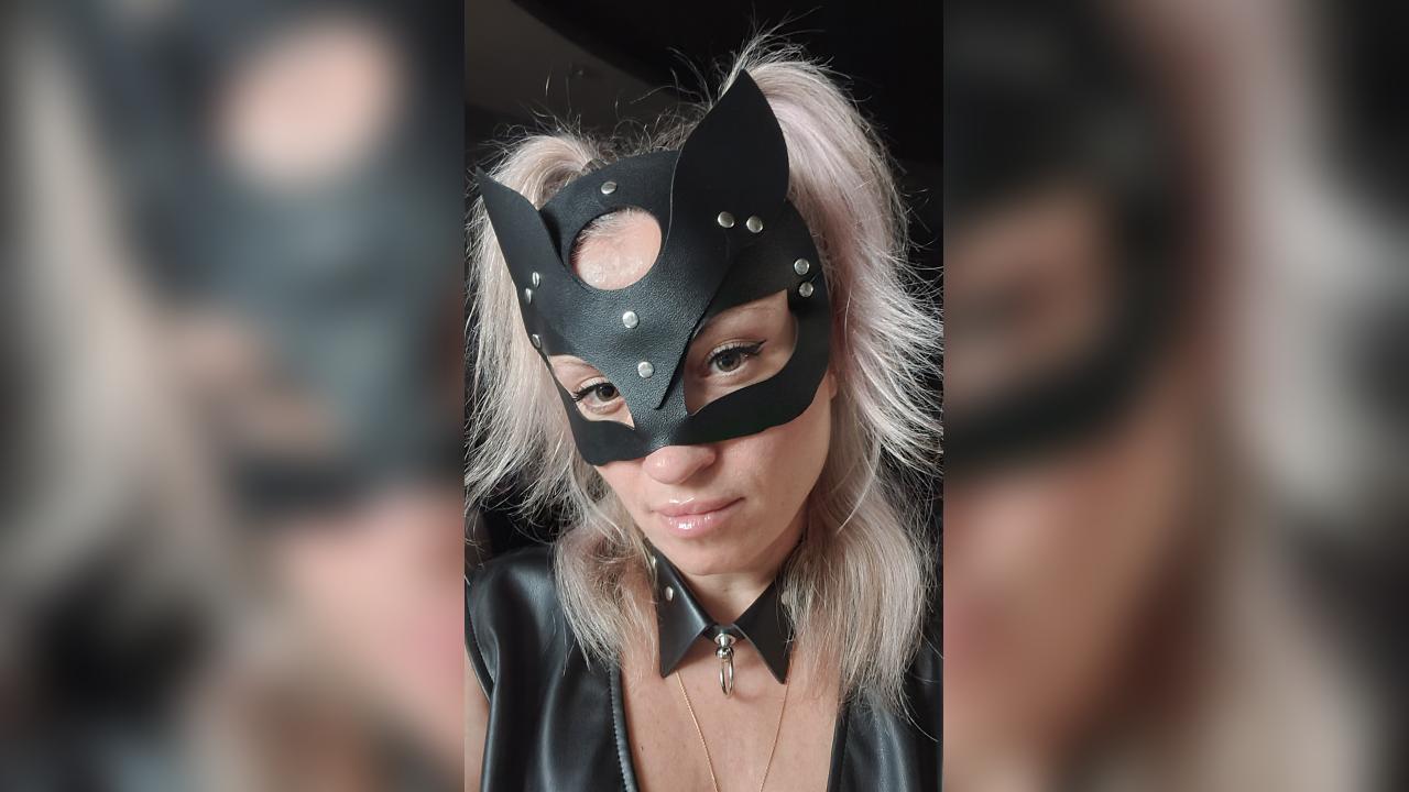 Webcam chat profile for Poise00180