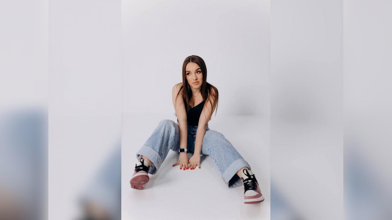 Webcam chat profile for HottieMonika