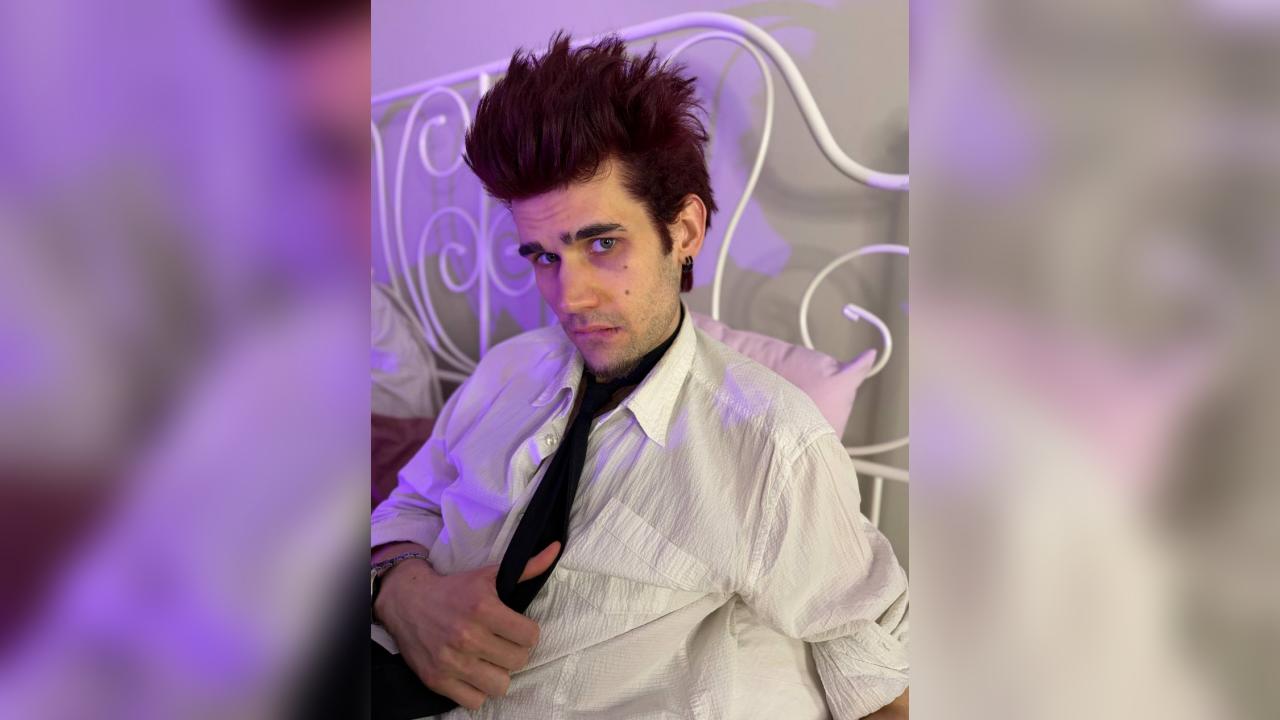 Webcam chat profile for TrevorThomson: Legs, feet & shoes