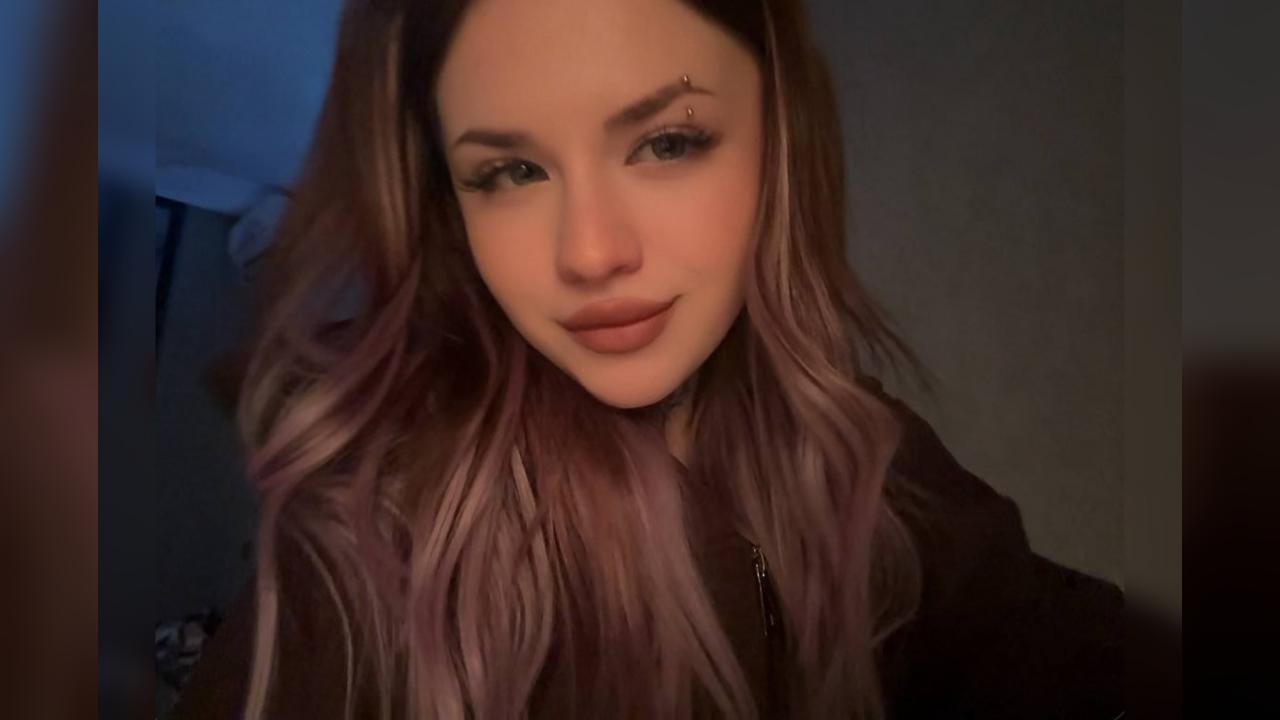 Webcam chat profile for HoneyMia