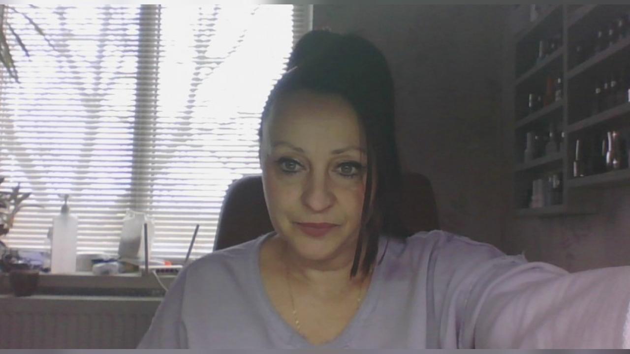 Webcam chat profile for Ledi: Cooking