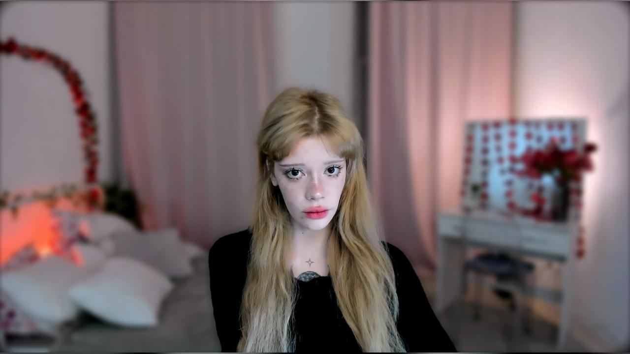 Webcam chat profile for SweetMell: Leather