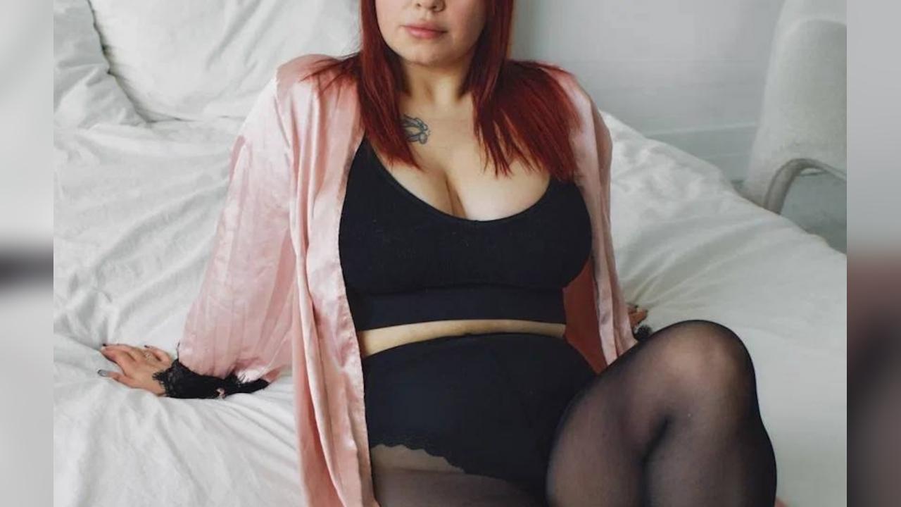 Webcam chat profile for LizaHotx: Legs, feet & shoes